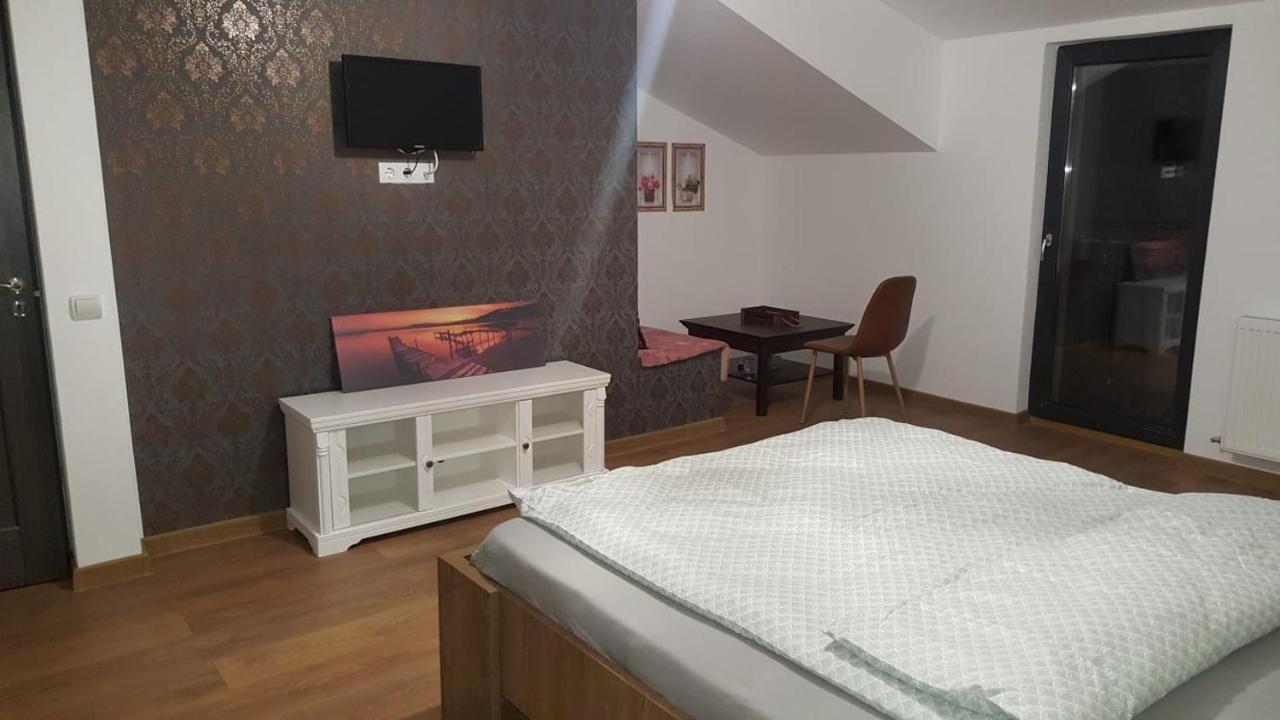 Ayana Central House Орадя Экстерьер фото